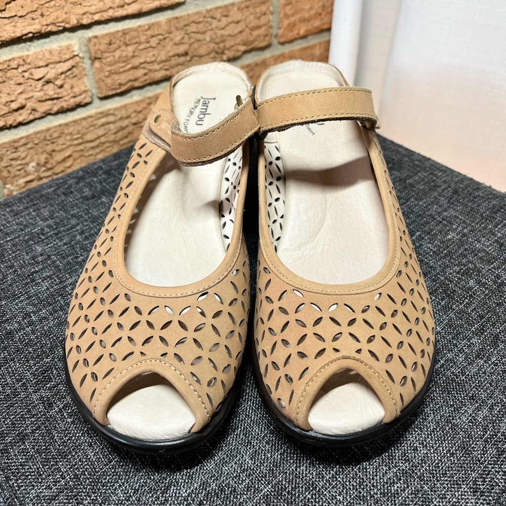 Jambu Women's leather Journey Encore Wedge Peep-toe Sandals in Tan - 9